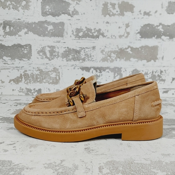 New Steve Madden Karmine Gleaming Tan Suede Goldtone Hardware Loafer W88 - Picture 1 of 11